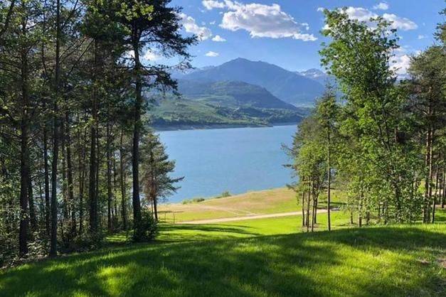 Accesso-alla-Localita-Plaze-di-Dermulo-aree-verdi-e-riva_imagefull